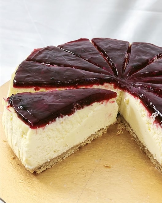 Baked blueberry cheesecake